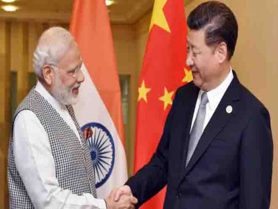 पीएम मोदी पहुंचे चीन, राष्ट्रपति शी चिनफिंग ने किया स्वागत