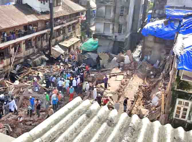 मुंबई के भिंडी बाजार में इमारत गिरने से अब तक चौतींस की मौत, चौदह घायल... अभी भी कई लोगों के मलबे में दबे होने की आशंका..