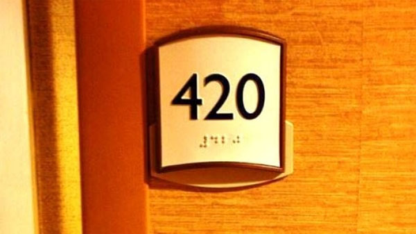 इन कारणों से आपको होटल में कभी नहीं मिलेगा कमरा नंबर-420