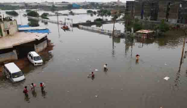 बाढ़ का कहर बरकरार- बिहार में अब तक 482 और उत्तर प्रदेश में 101 लोगों की मौत