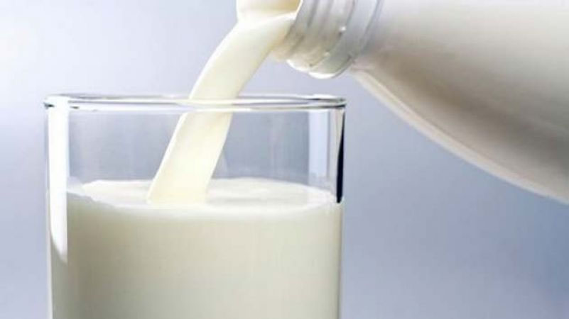 जाने कैसे दूर होगी दूध  की धार से धन की कमी 