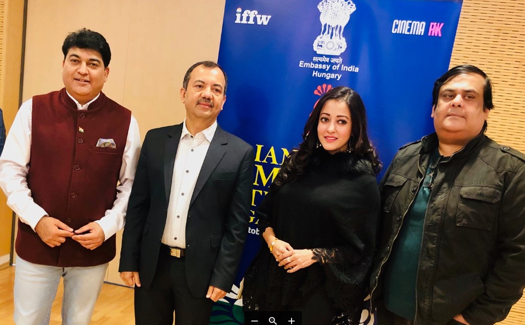 राहुल मित्रा और राइमा सेन को हंगरी में भारतीय फिल्म फेस्टिवल में किया गया सम्मानित