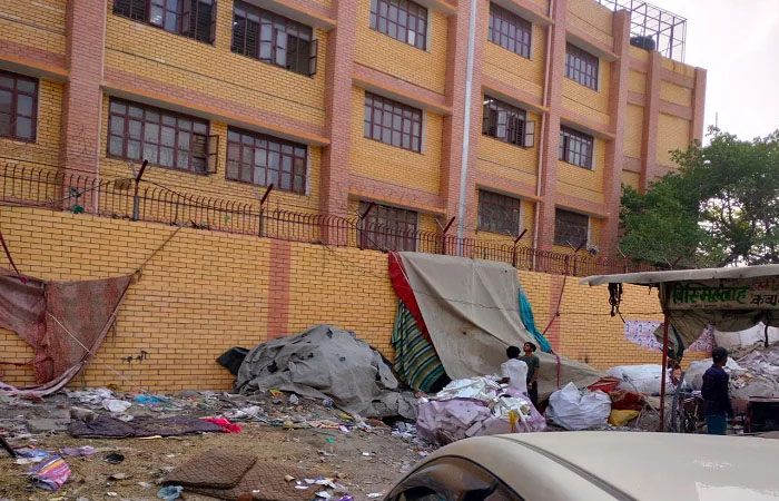 दिल्ली के जहांगीरपुरी में चला बुलडोजर, छावनी में तब्दील हुआ पूरा इलाका