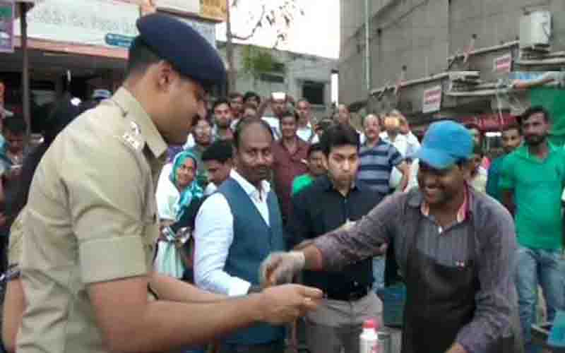  गुजरात पुलिस ने अपनाया 'पानी-पूरी' प्लान