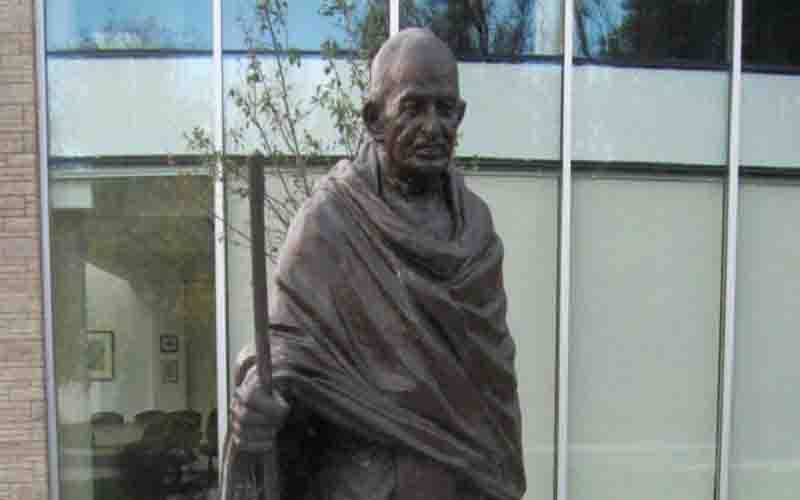 मलावी में महात्मा गांधी की प्रतिमा को लेकर खड़ा हुआ विवाद