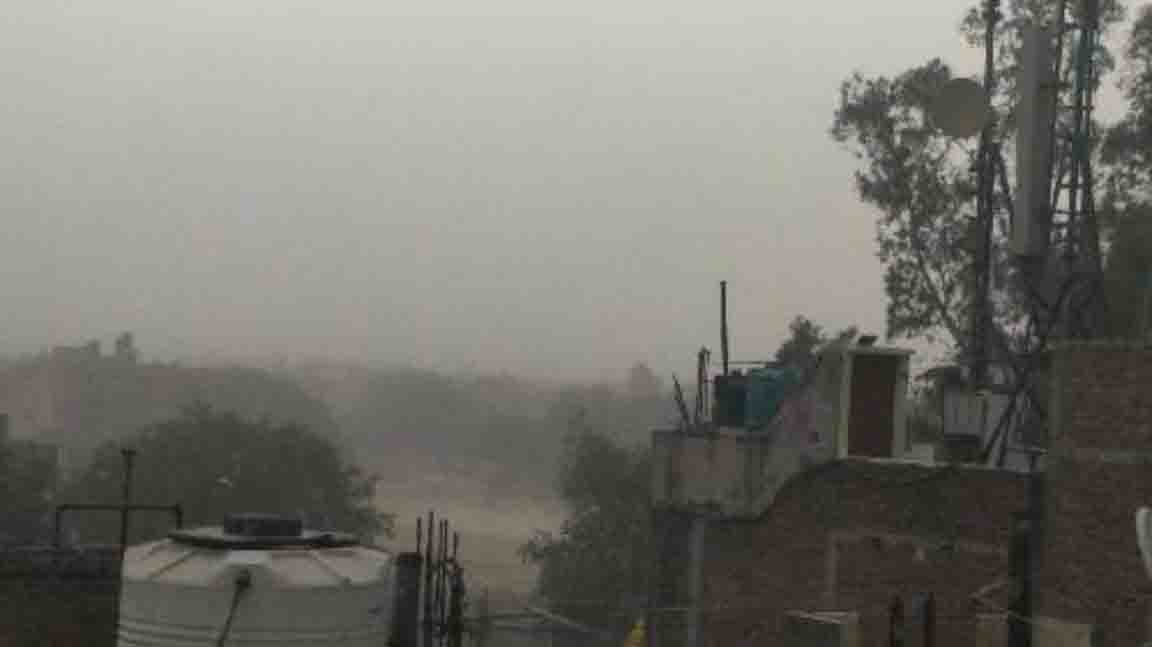 दिल्ली-एनसीआर में बदला मौसम का मिजाज, फिर चली धूल भरी आंधी