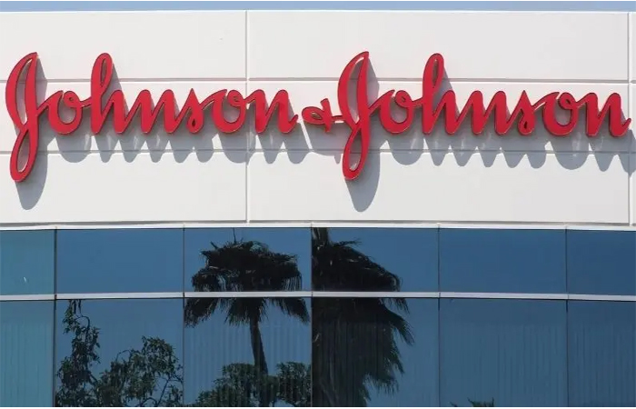 Johnson & Johnson की सनस्क्रीन यूज करने वाले सावधान! कंपनी ने खुद जताया कैंसर का खतरा