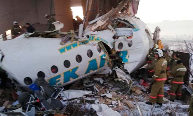 कजाकिस्तान : यात्री विमान हुआ क्रैश, 15 की हुई मौत और 35 घायल