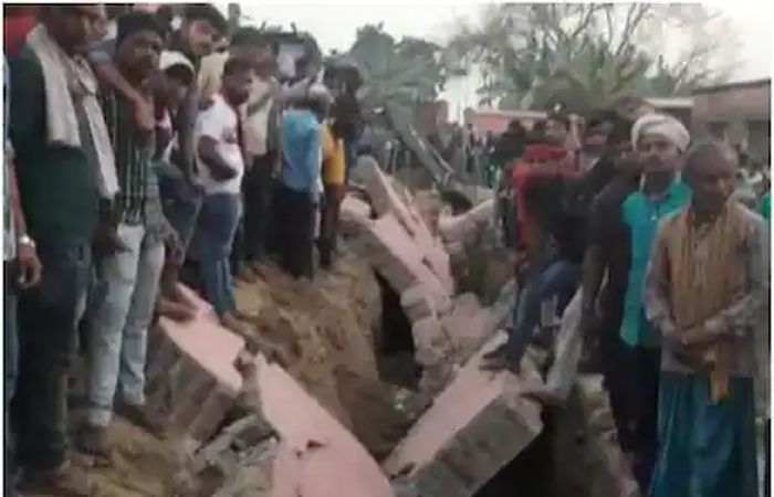 बड़ा हादसा: खगड़िया में स्कूल की दीवार गिरने से छह लोगों की मौत