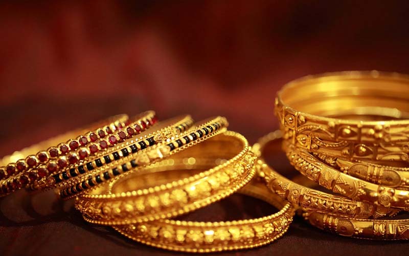 Gold खरीदने का सुनहरा मौका, 50 हजार रुपये के नीचे आई 10 ग्राम की कीमत