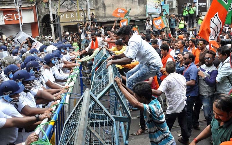 कोलकाता में ममता बनर्जी के खिलाफ BJP का प्रदर्शन