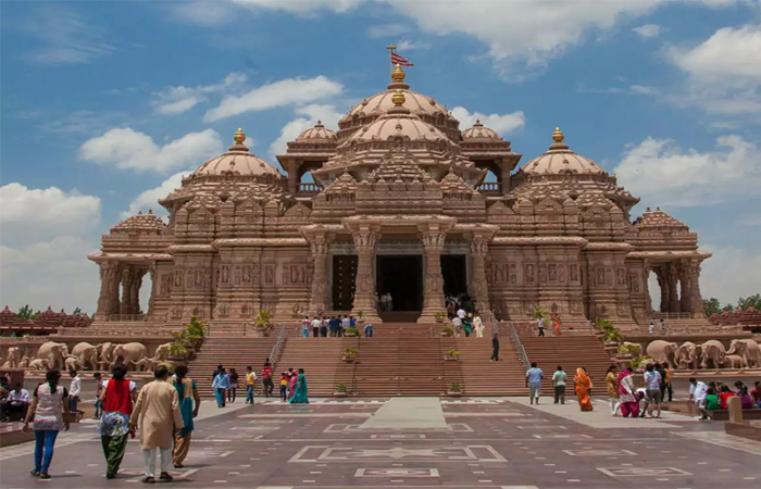 200 दिनों तक बंद रहने के बाद श्रद्धालुओं के लिए खुला अक्षरधाम मंदिर