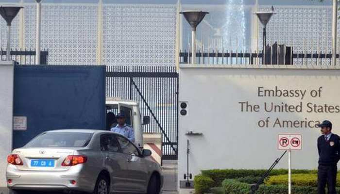 दिल्ली में अमेरिकी दूतावास में क्रेन का एक हिस्सा गिरने से दो की मौत