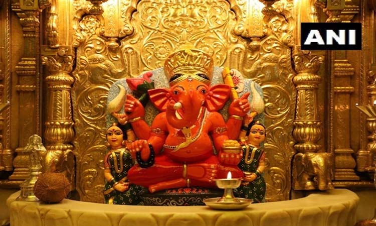 मुंबई के Shri Siddhivinayak Temple को 35 किलो सोना दान