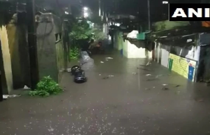 भारी बारिश से हैदराबाद में बाढ़ जैसे हालात, 11 लोगों की मौत