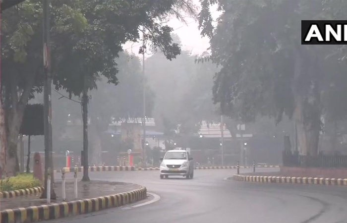 Weather Alert: दिल्ली- NCR में हल्की बारिश से बढ़ी ठंड