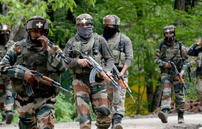 दक्षिण कश्मीर में सुरक्षाबलों से मुठभेड़ में ढेर हुए तीन आतंकी 