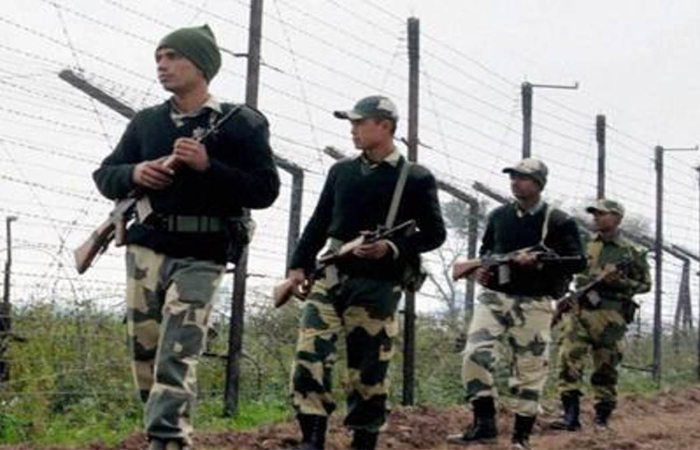 जम्मू-कश्मीर में BSF ने की घुसपैठ की कोशिशें नाकाम, 1 घुसपैठिया मारा गया