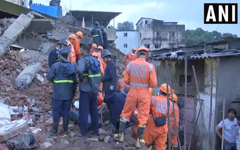 महाराष्ट्र : भिवंडी में गिरी चार मंजिला इमारत, दो की मौत, कई घायल 