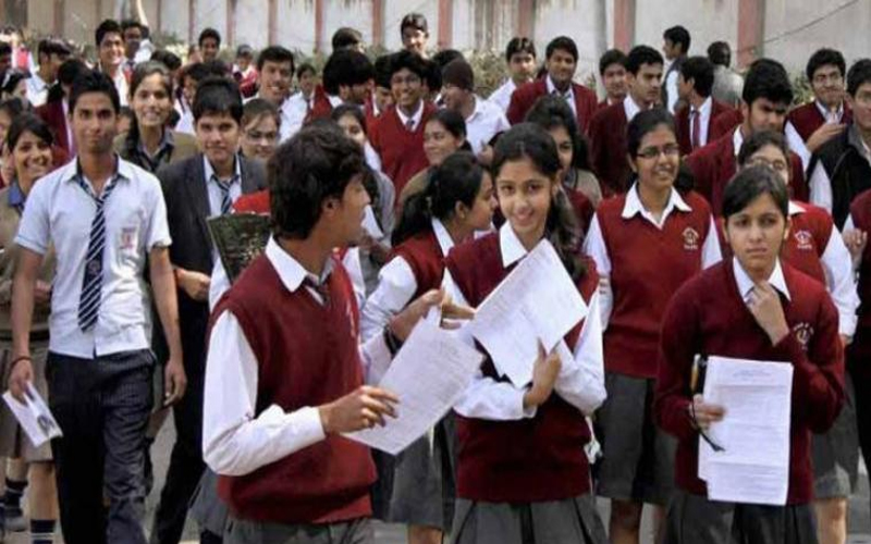 नौ परीक्षा केंद्रों पर करीब पांच हजार छात्रों ने दी परीक्षा