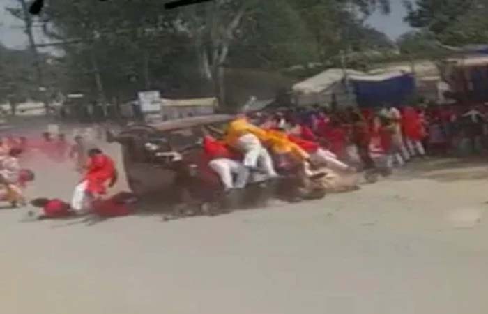 छत्तीसगढ़: जशपुर में मूर्ति विसर्जन जुलूस पर चढ़ाई कार, 4 की मौत, 20 घायल