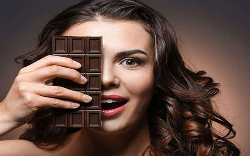 मीठी चॉकलेट न पड़ जाए आपके जीवन पर कड़वी,इन परेशानियों के हो सकते हैं शिकार
