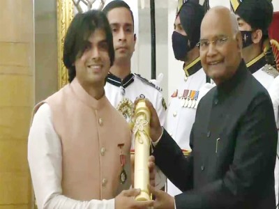 राष्ट्रपति ने ओलंपिक चैम्पियन नीरज चोपड़ा को पद्मश्री से किया सम्मानित
