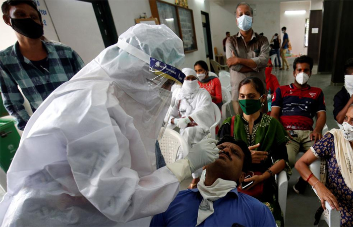 COVID-19 in India: देश में 24 घंटे में कोरोना के मिले 16946 मरीज
