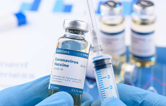 दिल्ली: COVID-19 वैक्सीन लगने के बाद 51 लोगों को मामूली परेशानी