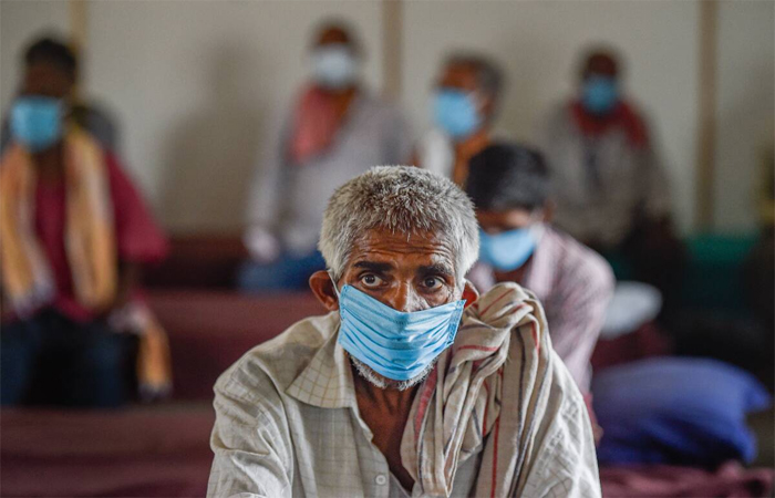 COVID-19 in India: 24 घंटे में 50 हजार के नीचे आए कोरोना के नए केस, 1183 लोगों की हुई मौत