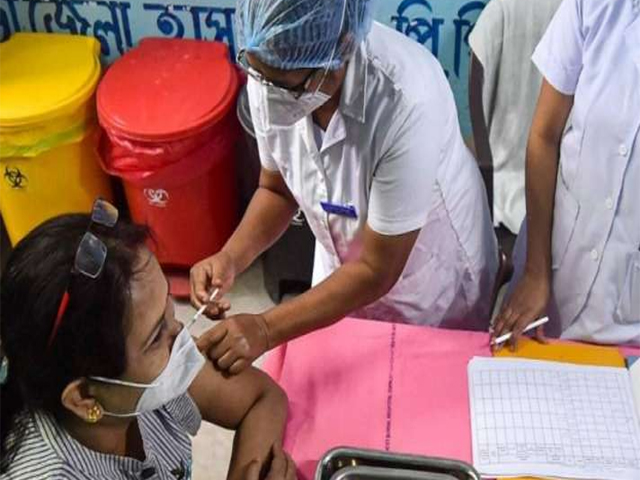 COVID Vaccination: दुनिया में सबसे ज्यादा कोरोना वैक्सीन लगाने वाला देश बना भारत