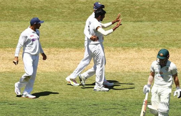IND vs AUS: भारतीय गेंदबाजों का जलवा ऑस्ट्रेलियाई की पहली पारी को 195 रन पर समेटा