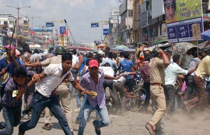 जयपुर : पुलिस और प्रदर्शनकारियों में हुई भयानक झड़प, एक शख्स की हुई मौत