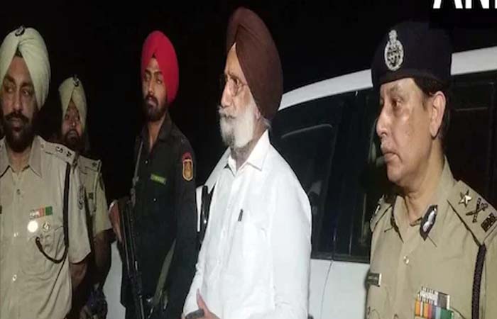 पंजाब के डिप्टी CM रंधावा ने देर रात भारत-पाकिस्तान सीमा का किया दौरा