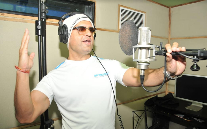डीजे शेजवुड ने अपना नया गीत ‘चलो खेलें होली’ इंडियन आर्मी को किया समर्पित 