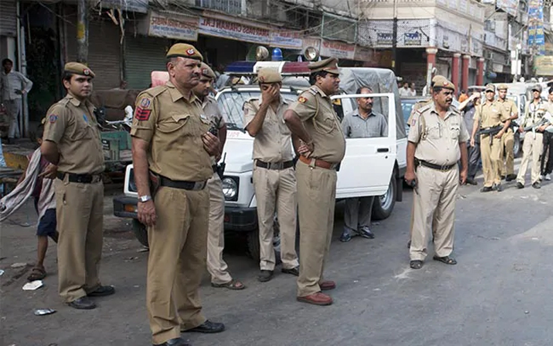 मंदिर में तोड़फोड़: अमित शाह ने लिया दिल्ली पुलिस को आड़े हाथ, 6 और लोग हुए गिरफ्तार