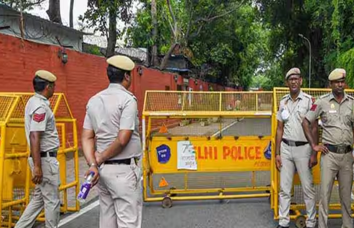 दिल्ली पुलिस ने देर रात अर्श डल्ला गैंग के 2 शूटर को किया गिरफ्तार
