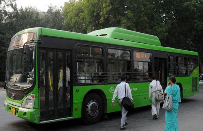 दिल्ली : DTC बस ने मारी कई गाड़ियों को टक्कर, आधा दर्जन से ज्यादा घायल