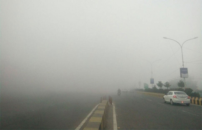 Delhi Weather Forecast: कल रहेगा दिल्ली में कोहरा, लुड़कने वाला है कल पारा