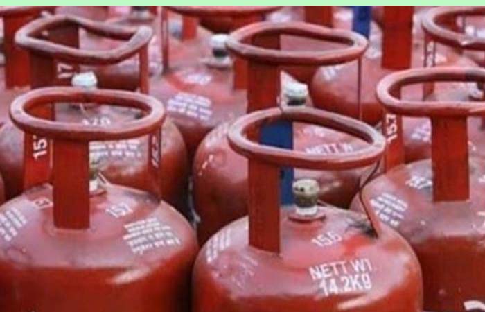 सरकार दे रही है फ्री में Gas Cylinder, इन लोगों को मिलेगा फायदा
