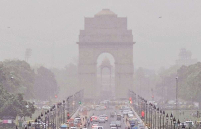 Delhi Air Pollution: फिर जहरीली हुई दिल्ली की हवा, रात 10 बजे के बाद AQI पहुंचा 406 पर