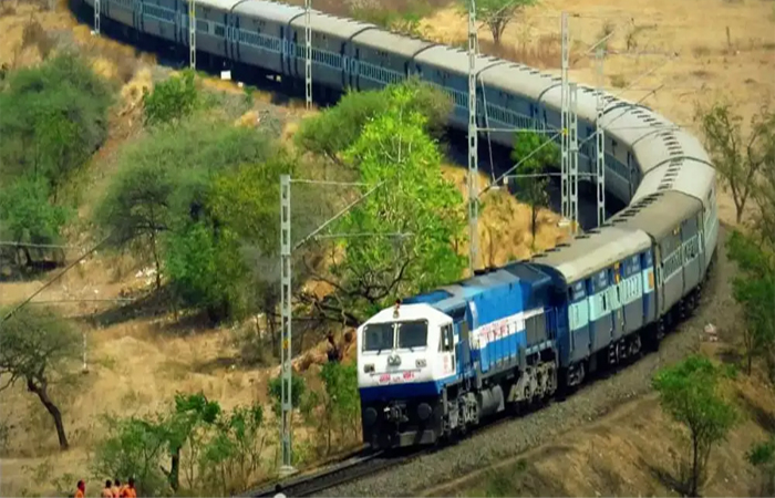 Indian Railways ने कैंसिल की 31 ट्रेनें, यहां देखें पूरी लिस्ट