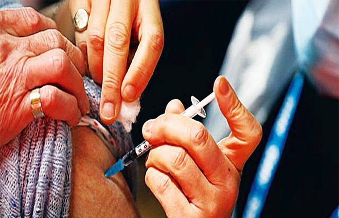 Covid-19 Vaccination: बांग्लादेश को फ्री में कोविशील्ड की 20 लाख डोज देगा भारत