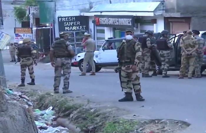 जम्मू में CISF जवानों से भरी बस पर हमले में 1 जवान शहीद, 8 घायल, 4 आतंकी ढेर