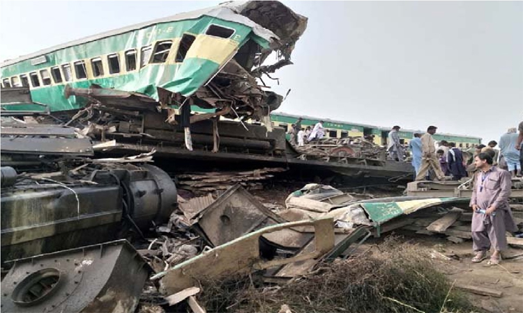 पाकिस्तान में भयंकर ट्रेन हादसा, आपस में टकराई दो ट्रेनें, लगभग 30 लोगों की मौत, 50 यात्री घायल