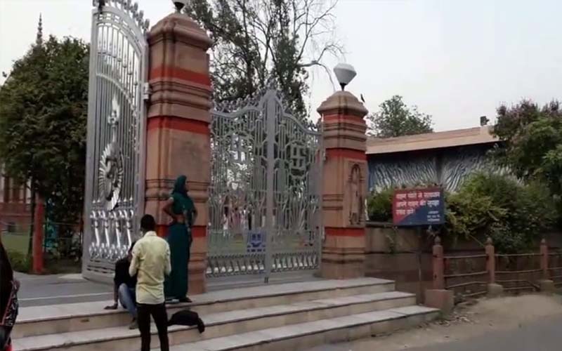Ghaziabad News: मंदिर में पानी पीने गए बच्चे को जमकर पीटा, वायरल हुआ दर्दनाक वीडियो
