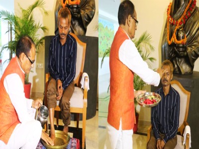 सीधी पेशाबकांड: CM हाउस पहुंचे पीड़ि‍त दशमत रावत, मुख्यपमंत्री शिवराज चौहान ने धोए उनके पैर