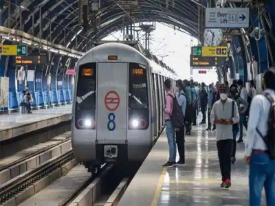 दिल्ली मेट्रो ने 3 स्टेशनों का गेट किया बंद