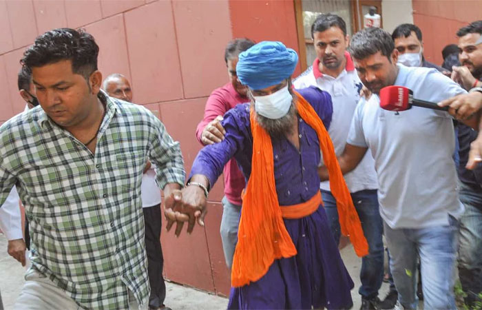 लखबीर की हत्या मामला : 27 को होगा सिंघु बॉर्डर पर निहंगों के रहने पर फैसला 