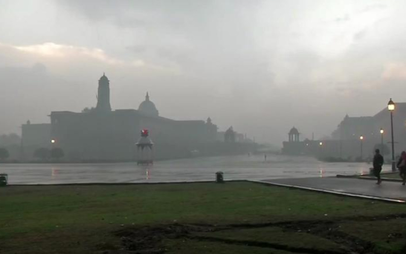 दिल्ली-NCR समेत कई इलाकों में बारिश के साथ गिरे ओले